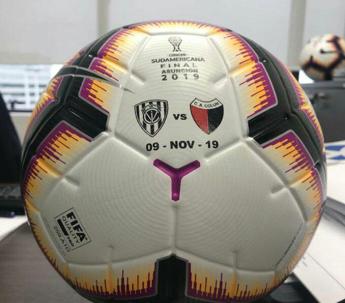 Balón Nike con el que se jugará la final de la Copa Sudamericana entre Independiente Del Valle y Colón de Santa Fe // Cortesía