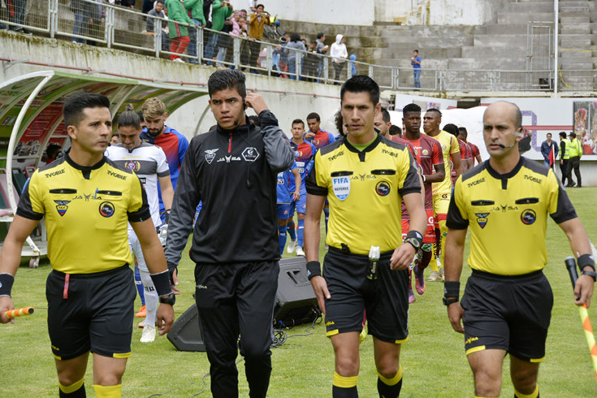 El arbitraje ecuatoriano escribe otro capítulo de polémicas