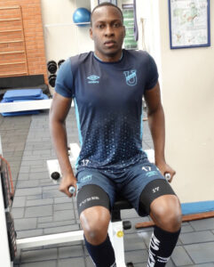 Yúber Mosquera, de cantar con J Balvin a ser el bastión de U. Católica