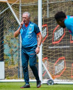 Ecuador hace bien al renovar con Gustavo Alfaro