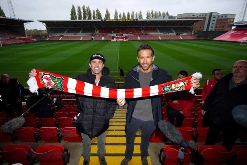 Wrexham, el equipo de Ryan Reynolds, causa sensación en Inglaterra