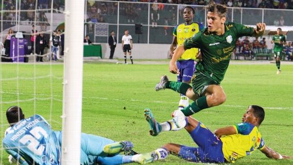 Erick Zambrano le quitó el récord a Kendry Páez