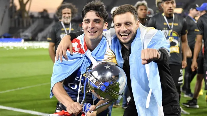 Martín Anselmi y Lorenzo Faravelli y la historia de la piscina futbolera